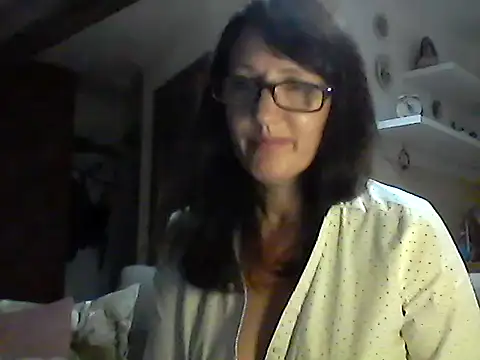 Snapshot of Elena48324 chatting on 09-20-25, 04:52 Elena48324 online show from 09-20-25, 04:52