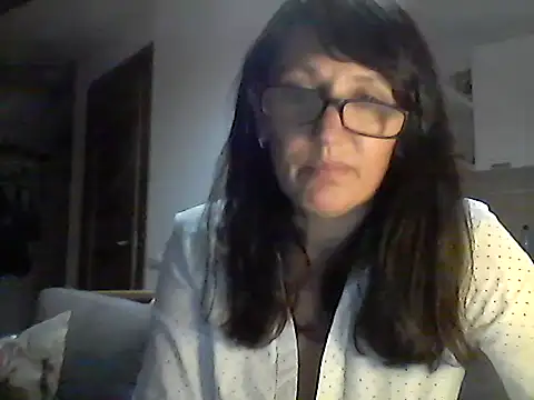 Snapshot of Elena48324 chatting on 09-29-25, 05:18 Elena48324 online show from 09-29-25, 05:18