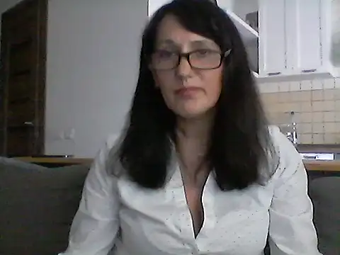 Snapshot of Elena48324 chatting on 10-17-25, 01:03 Elena48324 online show from 10-17-25, 01:03