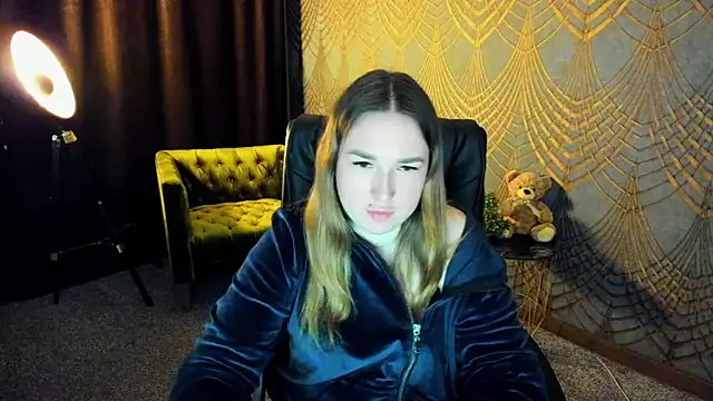Snapshot of Sofii_darling chatting on 04-19-26, 04:39 Sofii darling online show from 04-19-26, 04:39