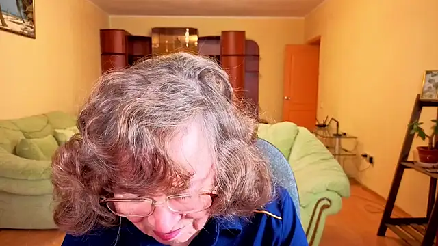 Snapshot of Betty_Brick chatting on 12-02-25, 04:57 Betty Brick online show from 12-02-25, 04:57