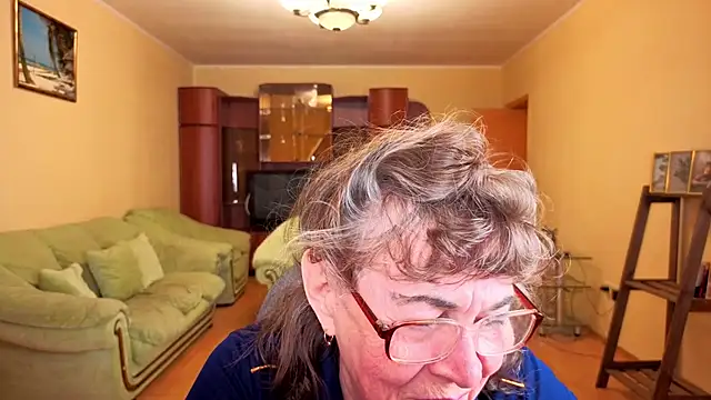 Betty Brick online show from 01-08-26, 02:30