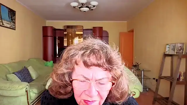 Betty Brick online show from 01-18-26, 07:34