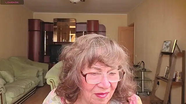 Snapshot of Betty_Brick chatting on 04-28-26, 01:16 Betty Brick online show from 04-28-26, 01:16