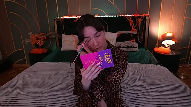 BerryDiva online show from 10-28-25, 09:06