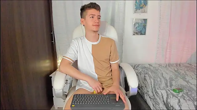 ThiagooJames online show from 09-26-25, 03:32