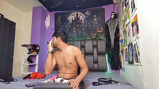 ashtoncooperr online show from 10-26-25, 06:14