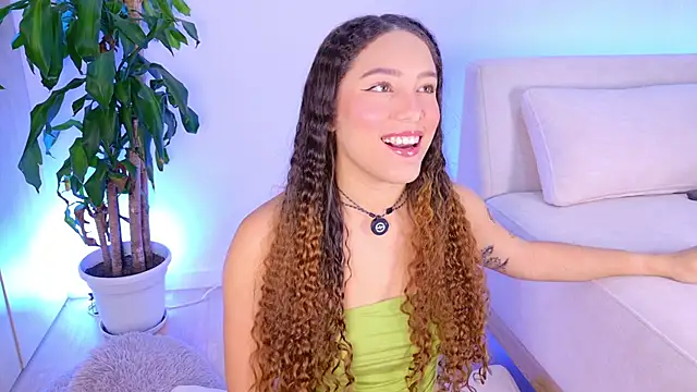 Snapshot of onlyemily_ chatting on 05-21-26, 01:12 onlyemily online show from 05-21-26, 01:12
