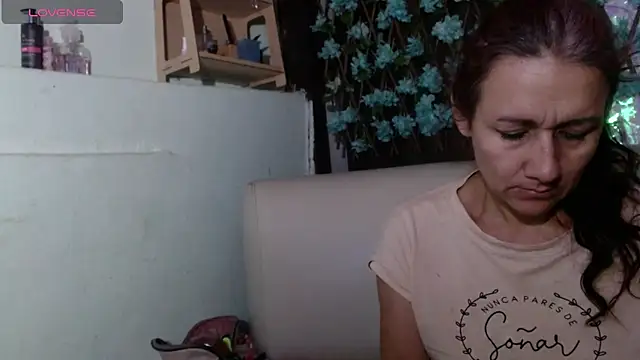 Snapshot of darling_hott chatting on 07-24-26, 08:34 darling hott online show from 07-24-26, 08:34