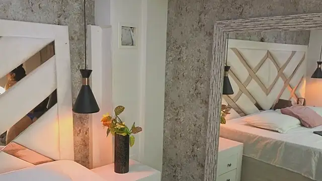 Snapshot of Saara_evans_ chatting on 10-15-25, 07:58 Saara evans online show from 10-15-25, 07:58