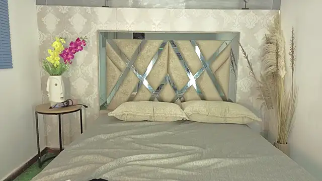 ryo light online show from 12-19-25, 01:23