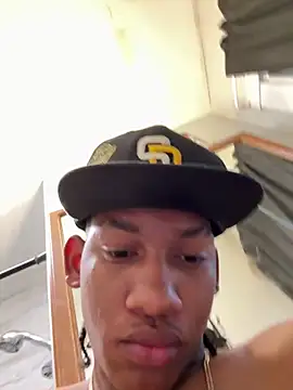 Snapshot of mikyng chatting on 10-08-25, 01:31 mikyng online show from 10-08-25, 01:31