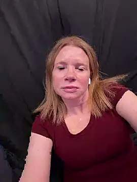 Snapshot of JulieHolliday chatting on 05-16-26, 07:45 JulieHolliday online show from 05-16-26, 07:45
