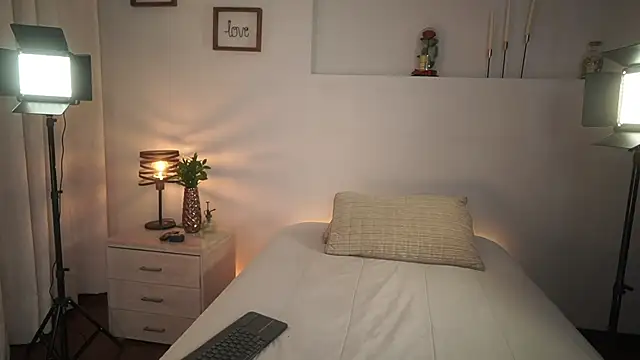 Snapshot of ximena_cortez_03 chatting on 06-23-26, 11:03 ximena cortez 03 online show from 06-23-26, 11:03