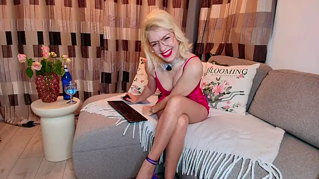 Snapshot of Hellen_TheSoul chatting on 04-24-26, 02:36 Hellen TheSoul online show from 04-24-26, 02:36