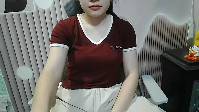 Snapshot of Emachiii chatting on 09-25-25, 12:47 Emachiii online show from 09-25-25, 12:47