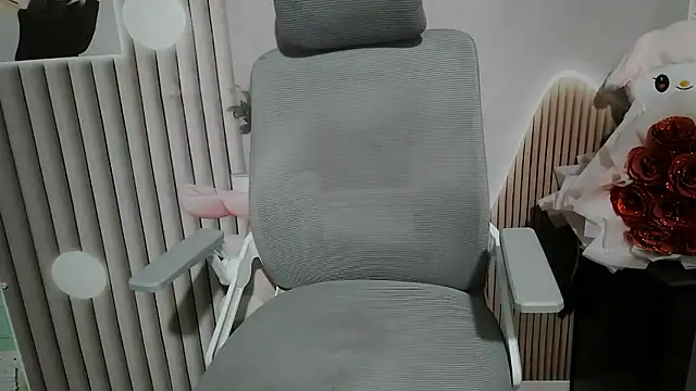 Emachiii online show from 12-05-25, 01:03