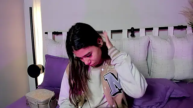 Rachell criss online show from 03-25-26, 04:29