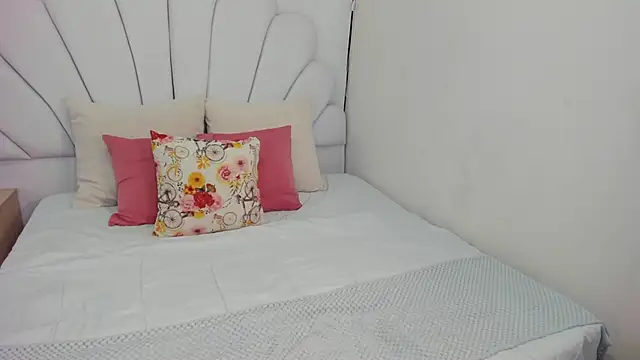 Snapshot of shamara_thomson chatting on 10-17-25, 10:45 shamara thomson online show from 10-17-25, 10:45