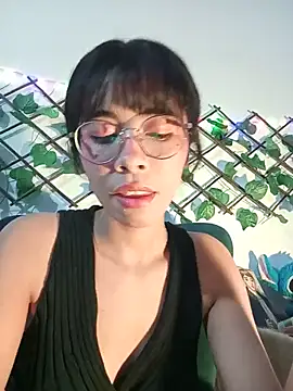 Snapshot of dolliette24 chatting on 05-17-26, 05:38 dolliette24 online show from 05-17-26, 05:38
