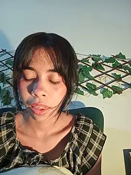 Snapshot of dolliette24 chatting on 06-13-26, 04:43 dolliette24 online show from 06-13-26, 04:43