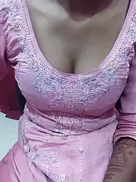 Snapshot of Reeta-rani chatting on 10-16-25, 04:13 Reeta-rani online show from 10-16-25, 04:13