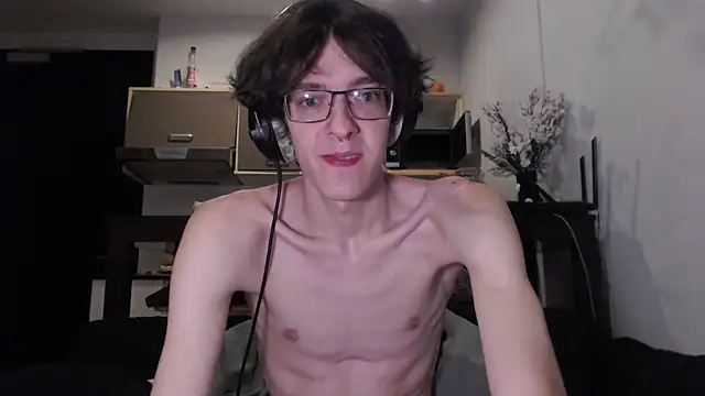 Snapshot of LovesomeCookie chatting on 10-15-25, 07:14 LovesomeCookie online show from 10-15-25, 07:14