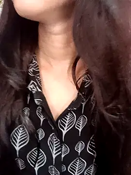 Snapshot of Queen_Pooja7 chatting on 09-11-25, 02:39 Queen Pooja7 online show from 09-11-25, 02:39