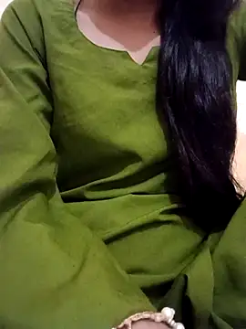 Snapshot of Queen_Pooja7 chatting on 09-26-25, 10:30 Queen Pooja7 online show from 09-26-25, 10:30