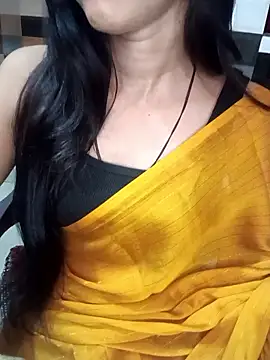 Snapshot of Queen_Pooja7 chatting on 10-19-25, 04:51 Queen Pooja7 online show from 10-19-25, 04:51
