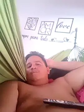 Snapshot of reguetones92 chatting on 09-21-25, 04:41 reguetones92 online show from 09-21-25, 04:41