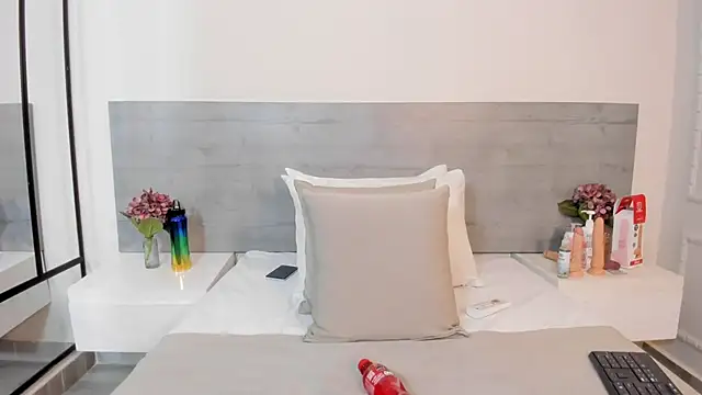 sunnyWhitee online show from 10-15-25, 07:14