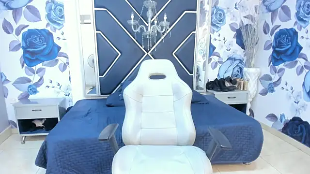 LatinaHoleQueen online show from 09-22-25, 02:30