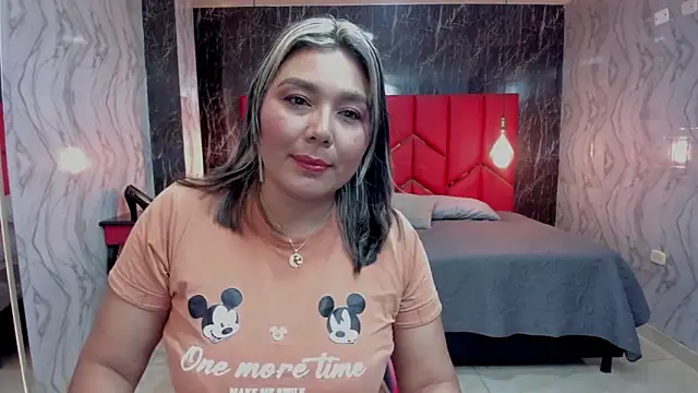 LatinaHoleQueen online show from 05-19-26, 03:07