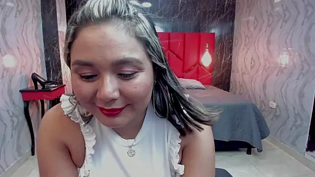 LatinaHoleQueen online show from 05-20-26, 03:29