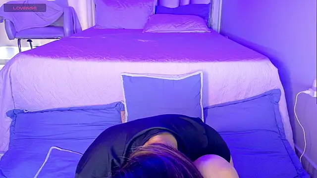 InnoocentLunaa online show from 09-12-25, 03:45