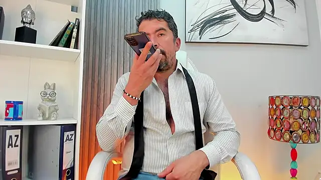 Snapshot of JuanKFit_45 chatting on 06-28-26, 03:23 JuanKFit 45 online show from 06-28-26, 03:23