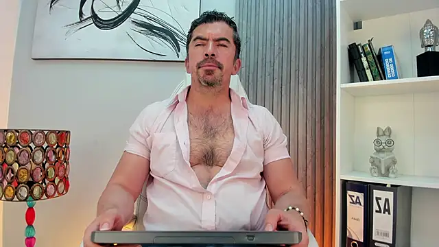 Snapshot of JuanKFit_45 chatting on 07-01-26, 03:30 JuanKFit 45 online show from 07-01-26, 03:30