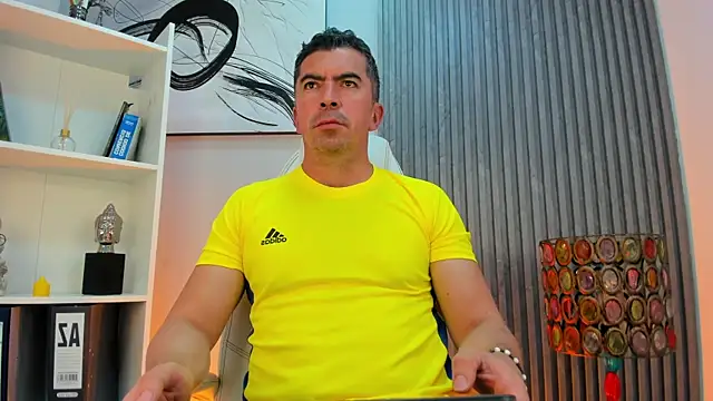 Snapshot of JuanKFit_45 chatting on 07-09-26, 04:16 JuanKFit 45 online show from 07-09-26, 04:16