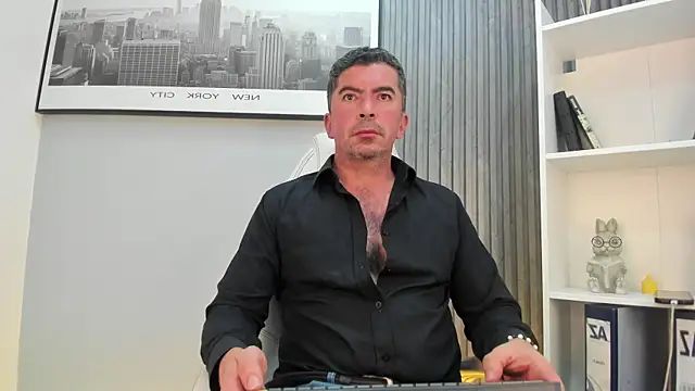 Snapshot of JuanKFit_45 chatting on 07-12-26, 04:36 JuanKFit 45 online show from 07-12-26, 04:36