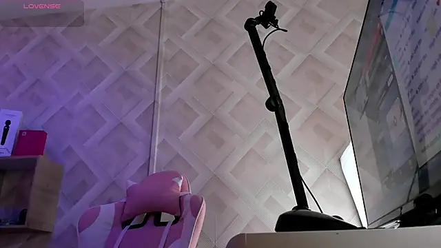 Clhoe Johnson online show from 10-24-25, 12:23