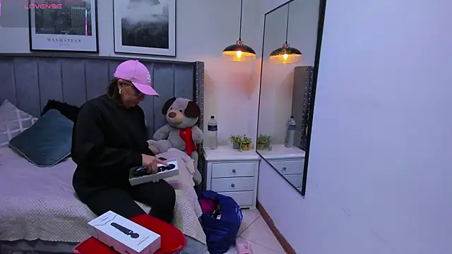 Clhoe Johnson online show from 11-08-25, 12:16