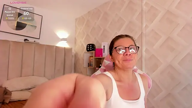 Clhoe Johnson online show from 02-17-26, 12:34