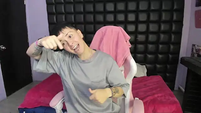  Hannah Hot online show from 11-14-25, 12:20