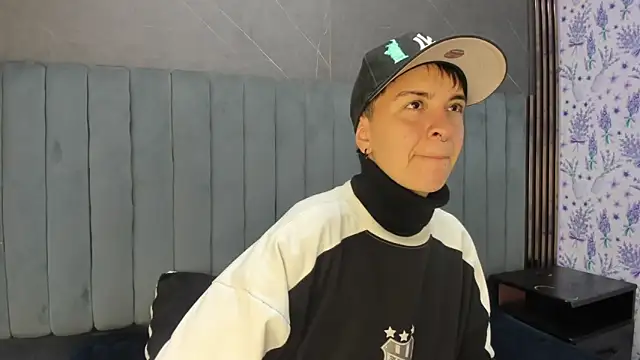  Hannah Hot online show from 12-23-25, 01:47