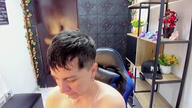  Hannah Hot online show from 04-16-26, 02:45