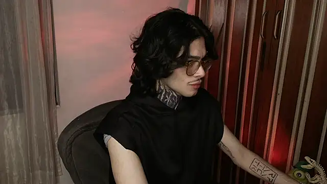 Snapshot of Mihail_leroy chatting on 07-10-26, 12:59 Mihail leroy online show from 07-10-26, 12:59