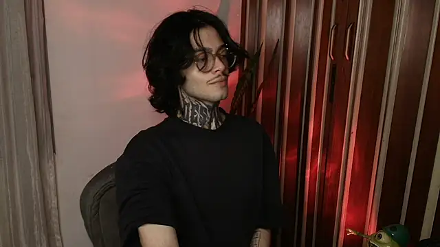 Snapshot of Mihail_leroy chatting on 07-11-26, 03:42 Mihail leroy online show from 07-11-26, 03:42