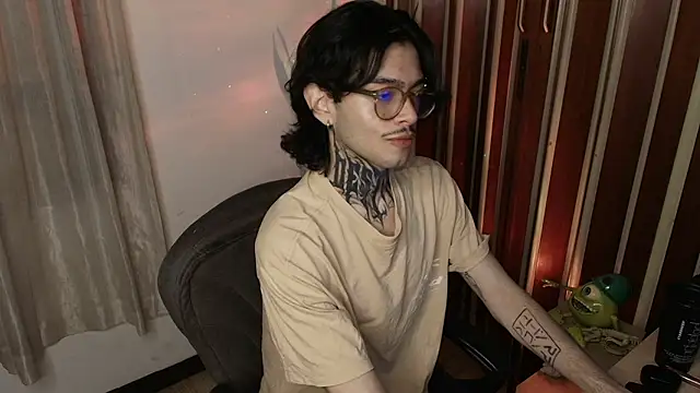 Snapshot of Mihail_leroy chatting on 07-13-26, 11:51 Mihail leroy online show from 07-13-26, 11:51
