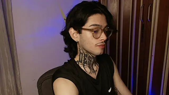 Snapshot of Mihail_leroy chatting on 07-15-26, 02:28 Mihail leroy online show from 07-15-26, 02:28
